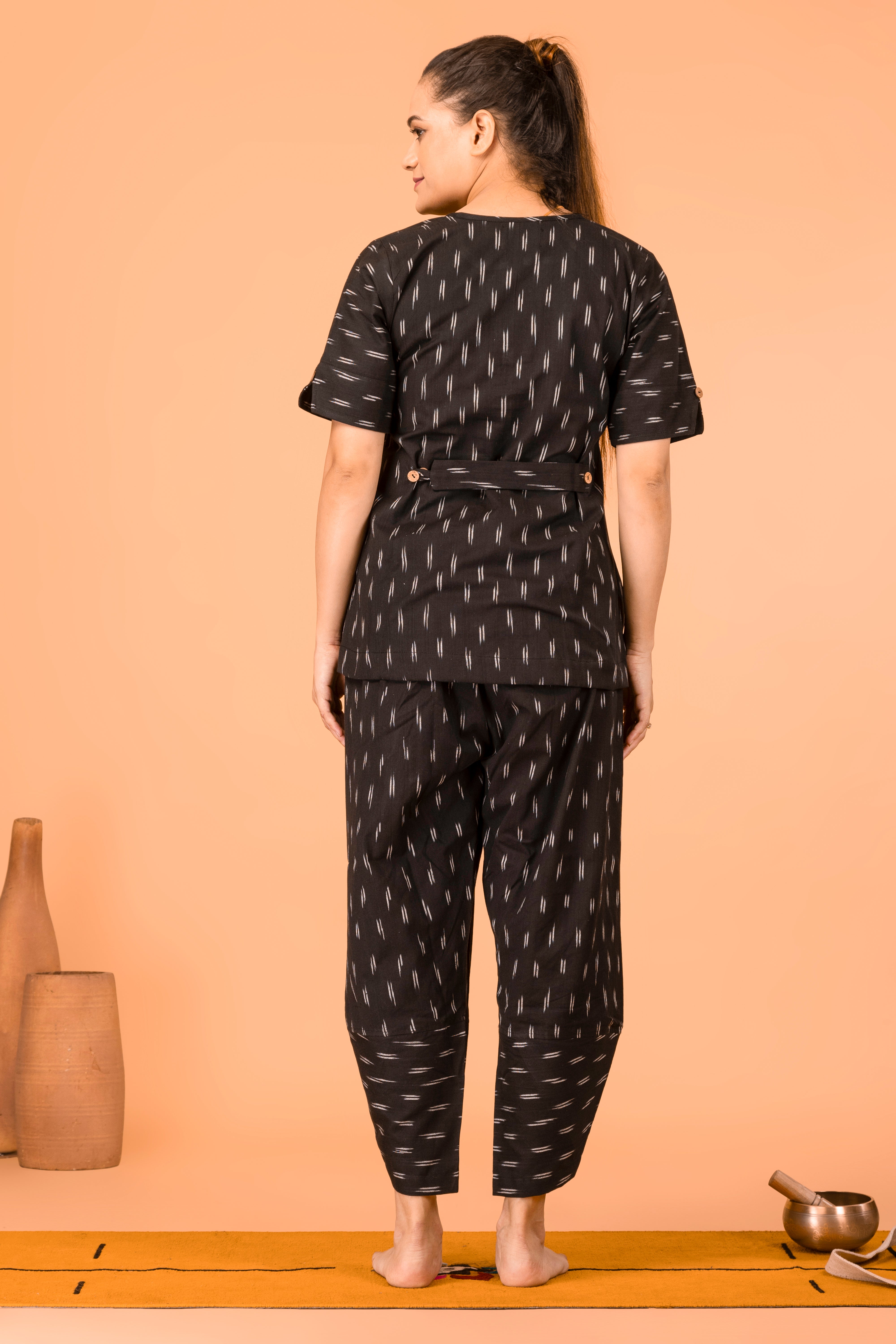 Dhara Yoga Top Covered (With Sleeves)- Ikat Black